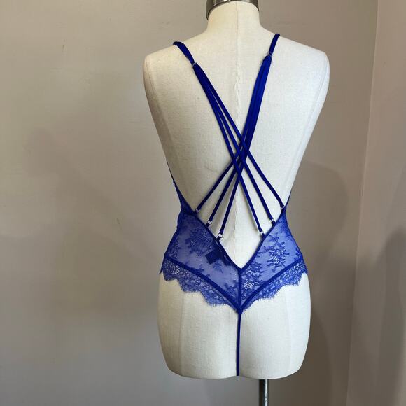 Victoria’s Secret Lace Deep V Sheer Floral Mesh One Piece Bodysuit Lingerie S - Picture 2 of 8